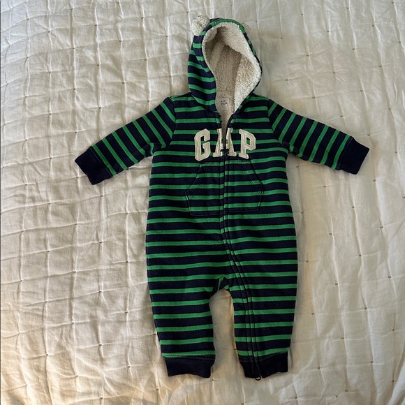 8 piece 3-6mo. Cozy Baby Boy Clothes (023) - Picture 2 of 16